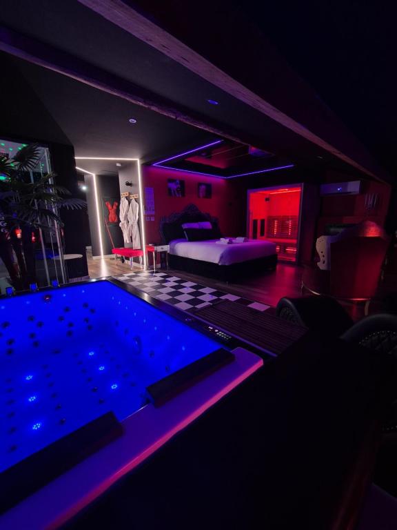 L'Interdit Suite Luxe Romantique Spa Balneo Sauna Hammam - Serrières