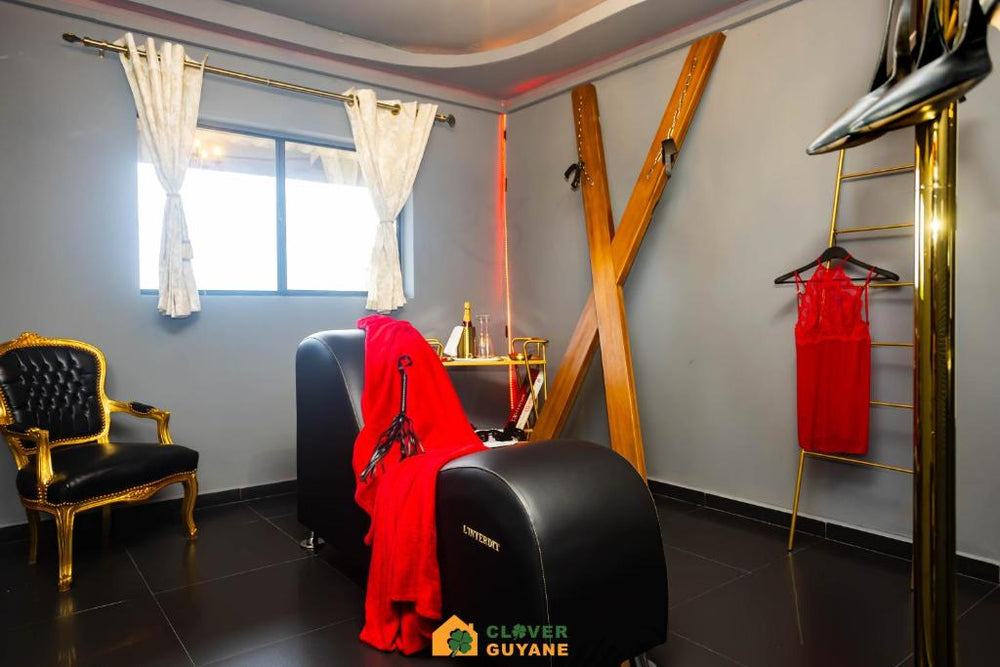 L'interdit Love Room - Miroir au plafond 2x2m - Cayenne1 de L'interdit Love Room - Miroir au plafond 2x2m
