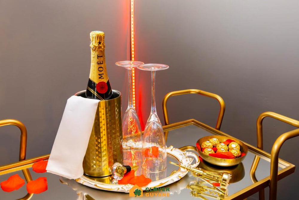 L'interdit Love Room - Miroir au plafond 2x2m - Cayenne11 de L'interdit Love Room - Miroir au plafond 2x2m
