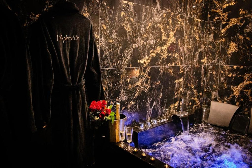 L'Aphrodite, Suite de LUXE - Love room - JACUZZI - Homécourt5 de L'Aphrodite, Suite de LUXE - Love room - JACUZZI
