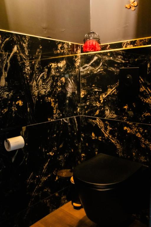 L'Aphrodite, Suite de LUXE - Love room - JACUZZI - Homécourt13 de L'Aphrodite, Suite de LUXE - Love room - JACUZZI
