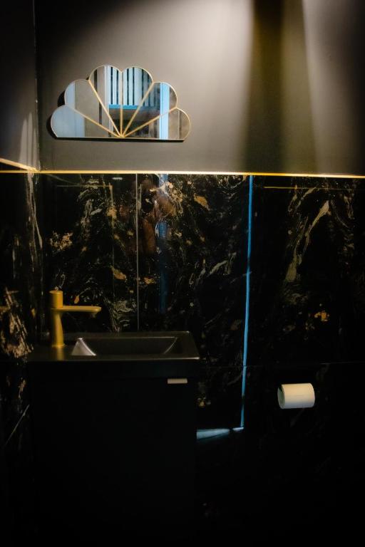 L'Aphrodite, Suite de LUXE - Love room - JACUZZI - Homécourt14 de L'Aphrodite, Suite de LUXE - Love room - JACUZZI
