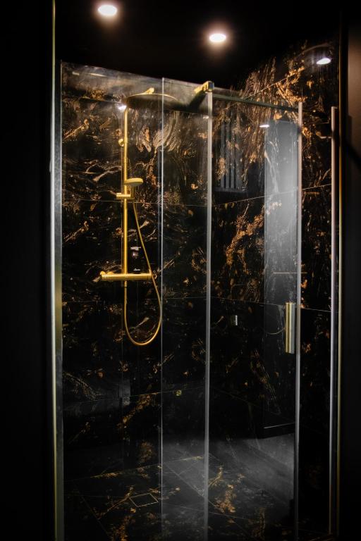 L'Aphrodite, Suite de LUXE - Love room - JACUZZI - Homécourt21 de L'Aphrodite, Suite de LUXE - Love room - JACUZZI
