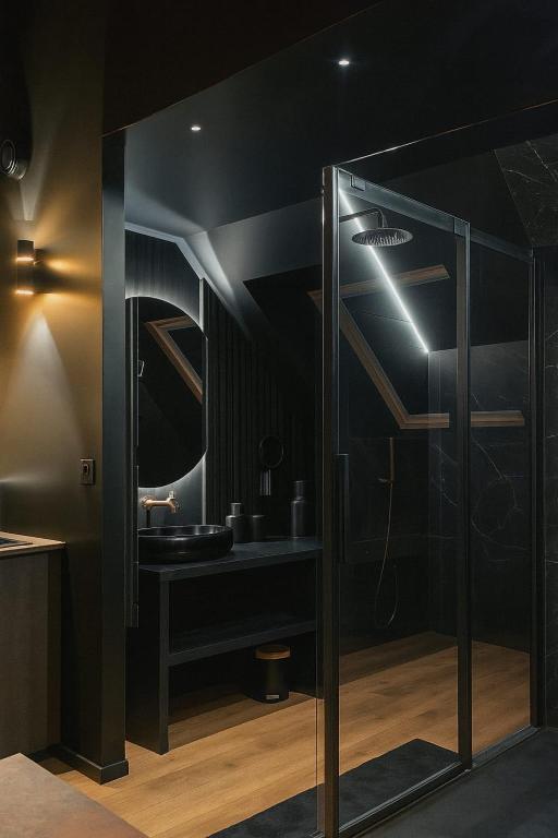 Love Room-Balnéo-Parking privé - Lorient14 de Love Room-Balnéo-Parking privé
