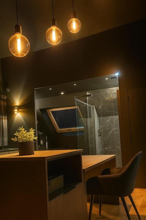 Love Room-Balnéo-Parking privé - Lorient20 de Love Room-Balnéo-Parking privé
