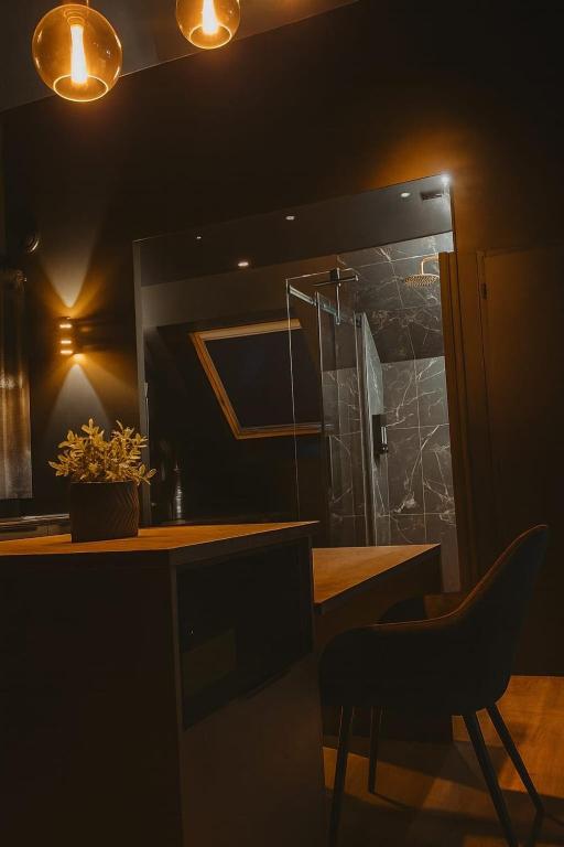 Love Room-Balnéo-Parking privé - Lorient19 de Love Room-Balnéo-Parking privé
