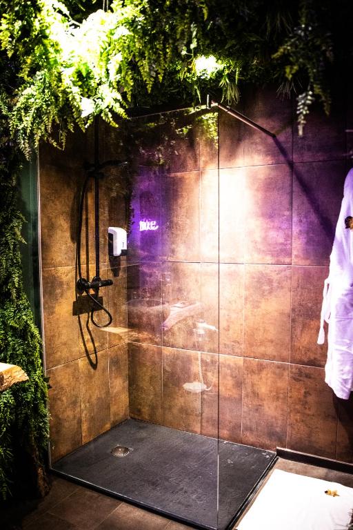 Loveroom Very Good Trip chambre avec jacuzzi privatif - Staple27 de Loveroom Very Good Trip chambre avec jacuzzi privatif
