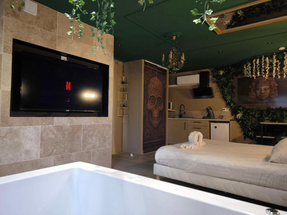 L'éxperience LOVE ROOM - LʼÉtrat25 de L'éxperience LOVE ROOM
