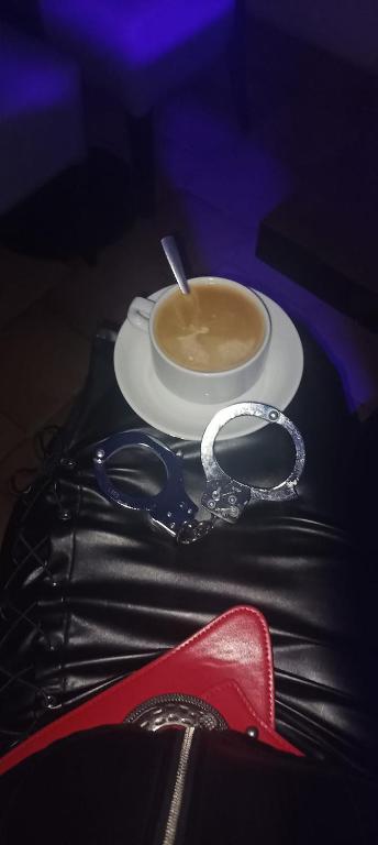 Le Donjon de la Garonne Suite BDSM - Pompignan38 de Le Donjon de la Garonne Suite BDSM
