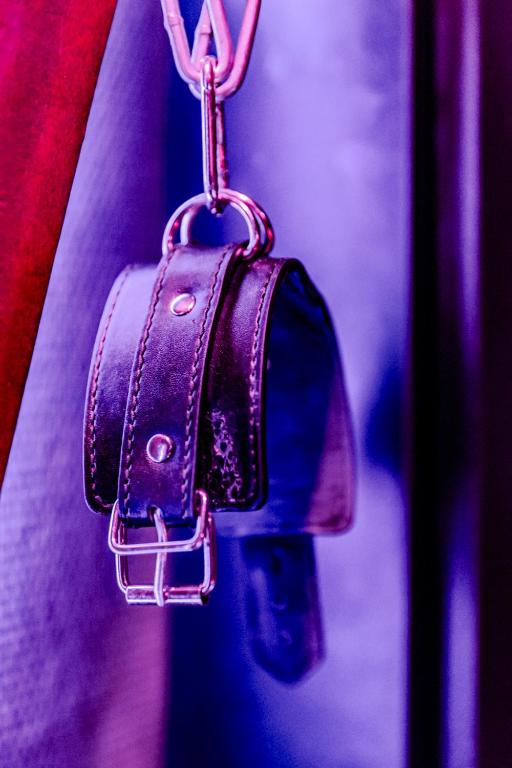 Love Room Escale du Desir - Balançoire d'amour, Croix de Saint André, Menottes et Fauteuil Tantra - love-room-alsace-67 - Niederbronn-les-Bains13 de Love Room Escale du Desir - Balançoire d'amour, Croix de Saint André, Menottes et Fauteuil Tantra - love-room-alsace-67
