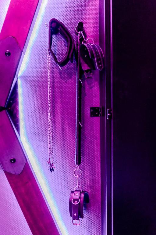 Love Room Escale du Desir - Balançoire d'amour, Croix de Saint André, Menottes et Fauteuil Tantra - love-room-alsace-67 - Niederbronn-les-Bains8 de Love Room Escale du Desir - Balançoire d'amour, Croix de Saint André, Menottes et Fauteuil Tantra - love-room-alsace-67
