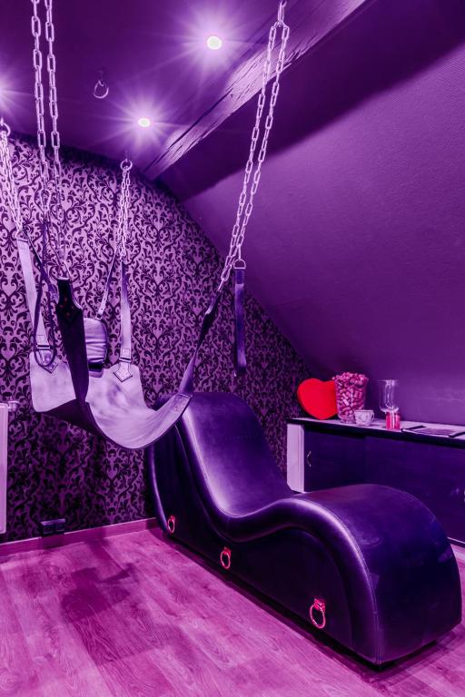 Love Room Escale du Desir - Balançoire d'amour, Croix de Saint André, Menottes et Fauteuil Tantra - love-room-alsace-67 - Niederbronn-les-Bains