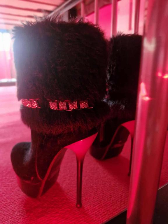 Le Donjon de la Garonne Suite BDSM - Pompignan36 de Le Donjon de la Garonne Suite BDSM
