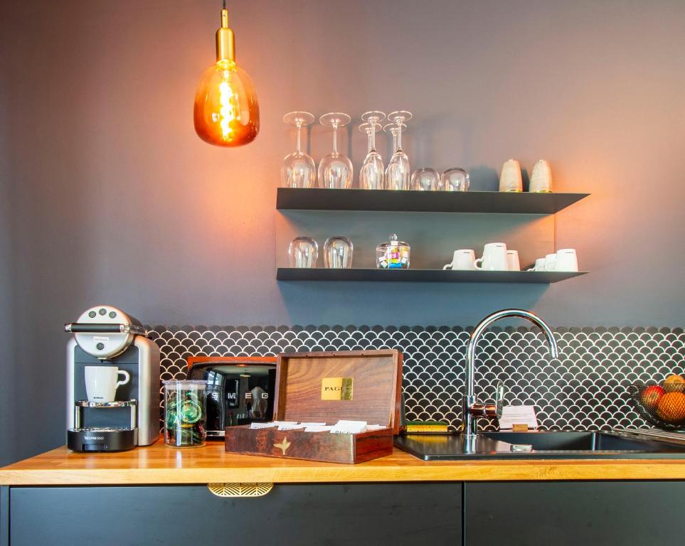 Nuit confort avec Balnéo XXL privative et Climatisation - Nantes21 de Nuit confort avec Balnéo XXL privative et Climatisation
