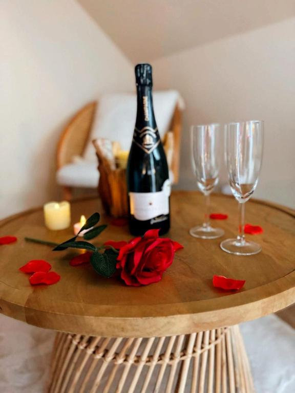 Duplex Safari jusqu'à 4 personnes, Spa, cinéma et lit sous les arbres, day use, 10 min centre3 de Duplex Safari jusqu'à 4 personnes, Spa, cinéma et lit sous les arbres, day use, 10 min centre
