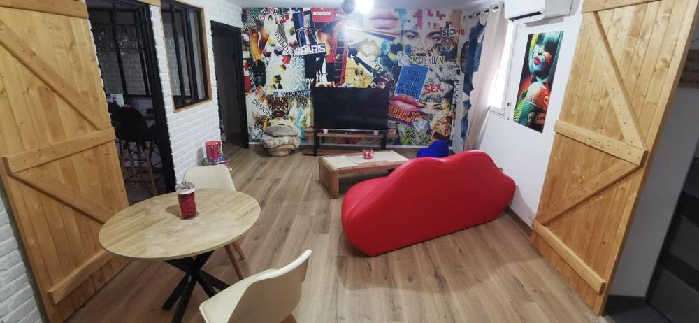 Gîtes déco pop et chaleureuse avec jacuzzi, sauna, piece coquine4 de Gîtes déco pop et chaleureuse avec jacuzzi, sauna, piece coquine
