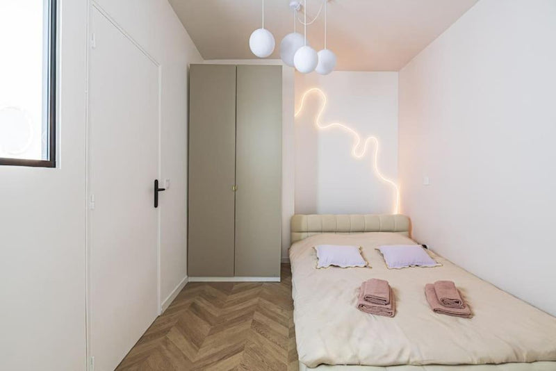 L Envolé - Jacuzzi - Proche Gare et Centre ville3 de L Envolé - Jacuzzi - Proche Gare et Centre ville
