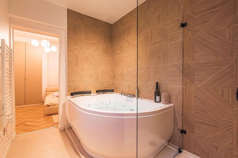 L Envolé - Jacuzzi - Proche Gare et Centre ville1 de L Envolé - Jacuzzi - Proche Gare et Centre ville
