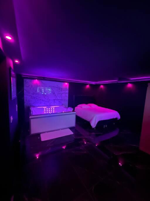 La Suite Prestige Jacuzzi,Sauna,Netflix,Disney6 de La Suite Prestige Jacuzzi,Sauna,Netflix,Disney
