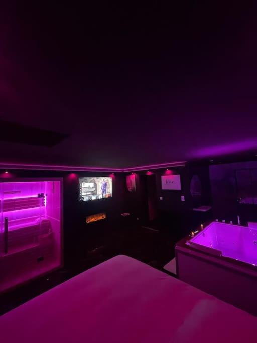 La Suite Prestige Jacuzzi,Sauna,Netflix,Disney4 de La Suite Prestige Jacuzzi,Sauna,Netflix,Disney
