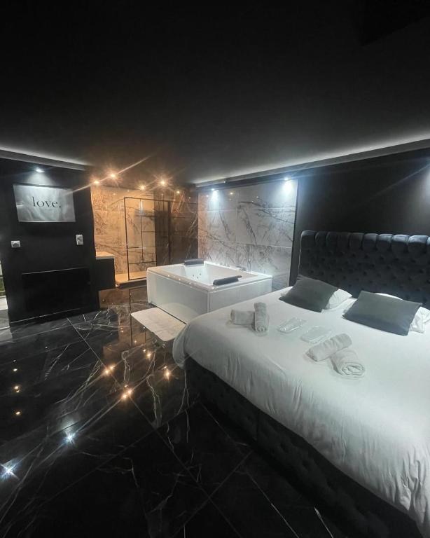 La Suite Prestige Jacuzzi,Sauna,Netflix,Disney4 de La Suite Prestige Jacuzzi,Sauna,Netflix,Disney
