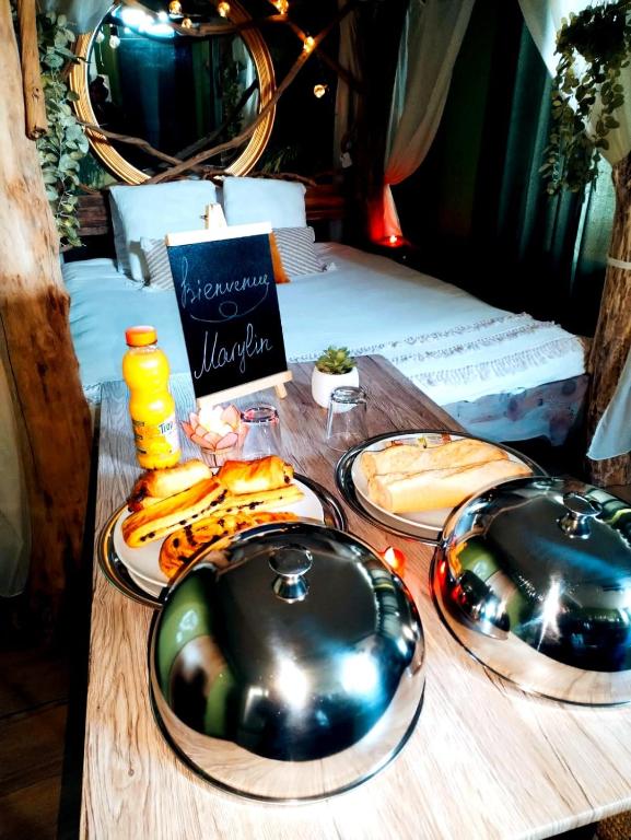 La jungle insolite, SPA, Écran cinéma, Lit à baldaquin king size, day use, 10 min centre1 de La jungle insolite, SPA, Écran cinéma, Lit à baldaquin king size, day use, 10 min centre
