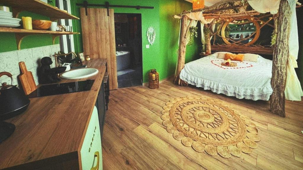 La jungle insolite, SPA, Écran cinéma, Lit à baldaquin king size, day use, 10 min centre2 de La jungle insolite, SPA, Écran cinéma, Lit à baldaquin king size, day use, 10 min centre
