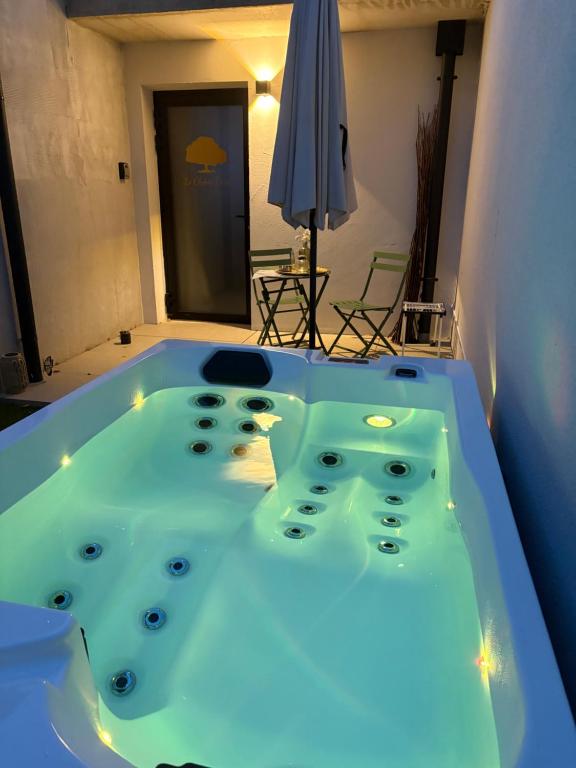 Le Chêne Doré & Jacuzzi Spa privatif Amnéville 2 min site touristique1 de Le Chêne Doré & Jacuzzi Spa privatif Amnéville 2 min site touristique
