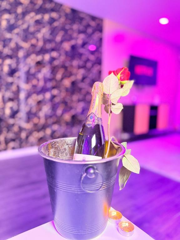 Les Suites Bisous Metz - Jacuzzi & Private Sauna2 de Les Suites Bisous Metz - Jacuzzi & Private Sauna
