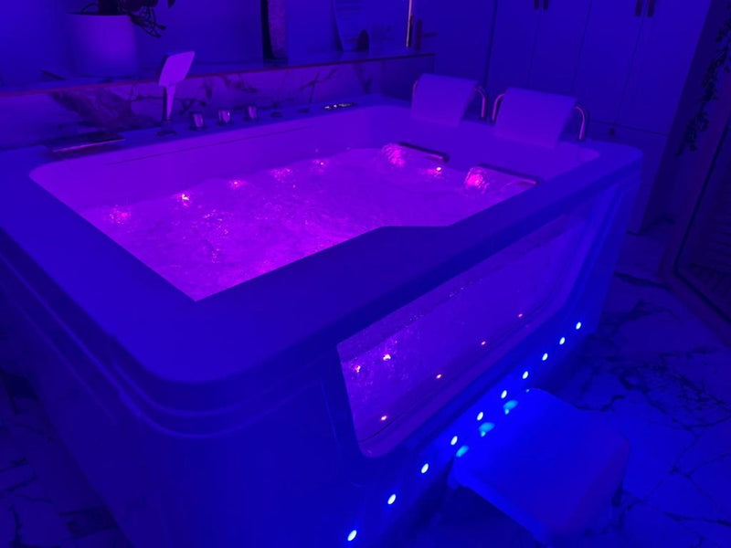 Loveroom de luxe avec jacuzzi sauna vapeur écran 300 cm3 de Loveroom de luxe avec jacuzzi sauna vapeur écran 300 cm
