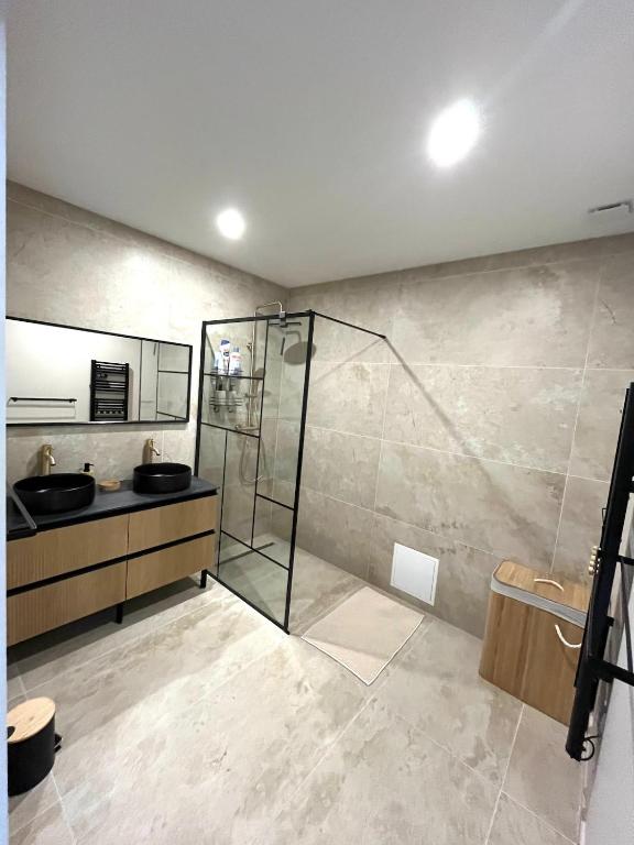 Maison Bien-être Balnéo et Sauna Cosy et Chaleureux3 de Maison Bien-être Balnéo et Sauna Cosy et Chaleureux
