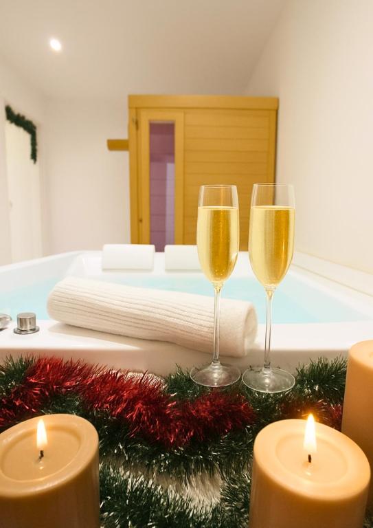 Ô Sacrée Détente de Reims -Spa privatif - Proche de la gare & centre ville3 de Ô Sacrée Détente de Reims -Spa privatif - Proche de la gare & centre ville
