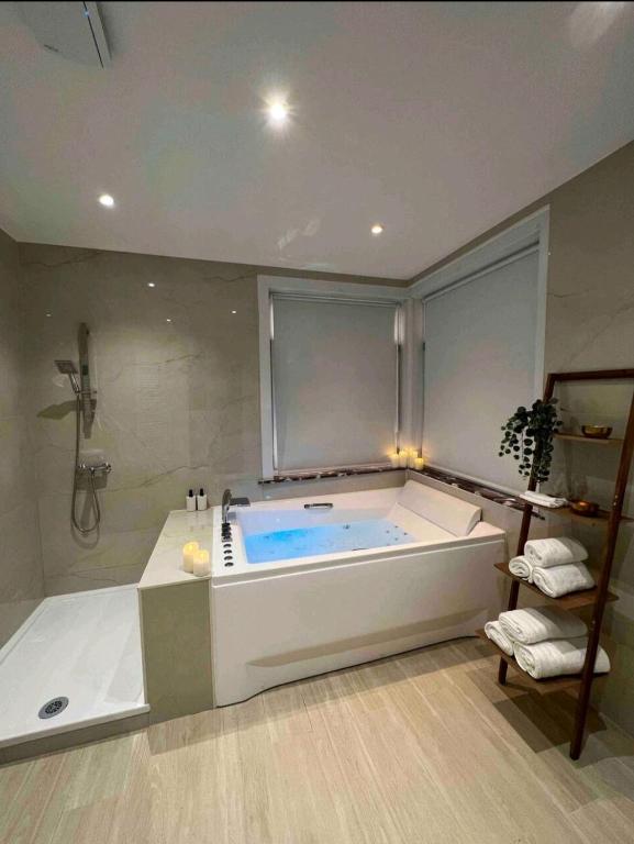 Sublime appartement Calme Cosy & Jacuzzi3 de Sublime appartement Calme Cosy & Jacuzzi
