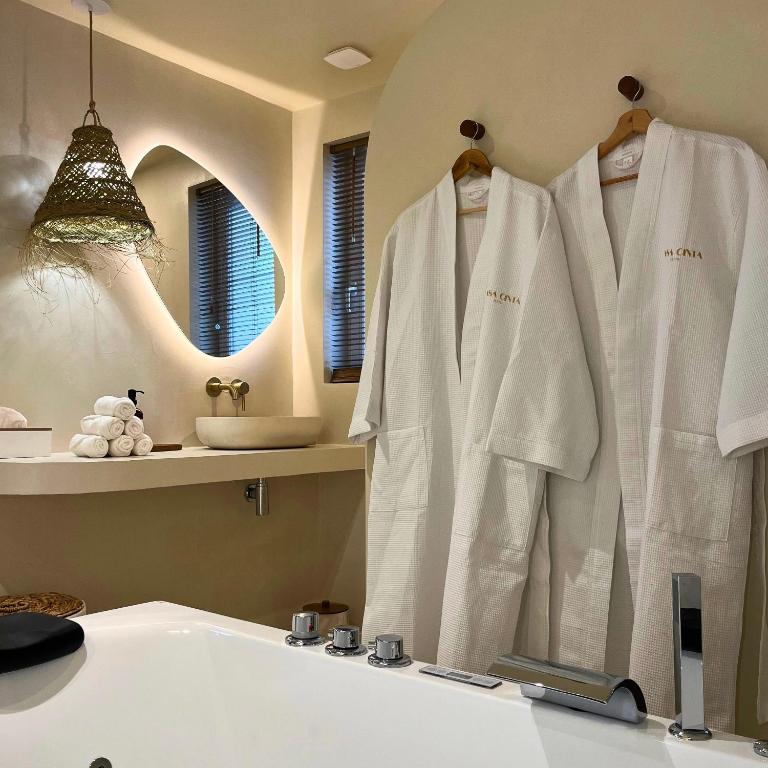 Casa Cinta - Sanctuaire Balinais avec Baignoire Balnéo et Cinéma Privé4 de Casa Cinta - Sanctuaire Balinais avec Baignoire Balnéo et Cinéma Privé
