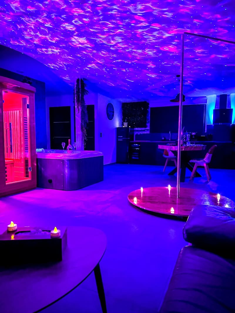 La Villa des Charmes - Spankee - weekend en amoureux, love rooms avec accessoires érotiques7 de La Villa des Charmes
